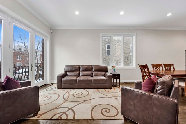 2144 W Erie Street, Chicago, IL 60612