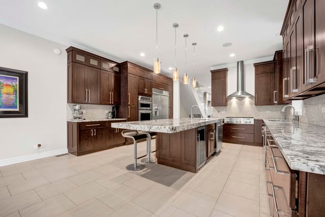 2144 W Erie Street, Chicago, IL 60612