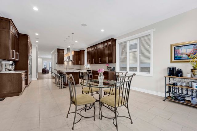 2144 W Erie Street, Chicago, IL 60612