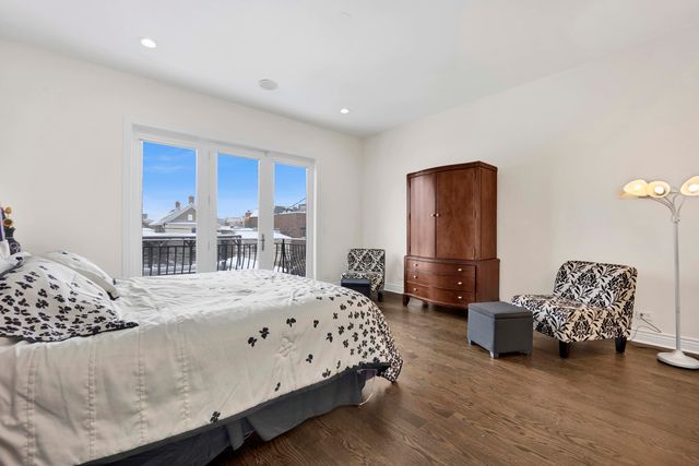 2144 W Erie Street, Chicago, IL 60612