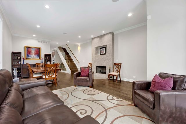 2144 W Erie Street, Chicago, IL 60612