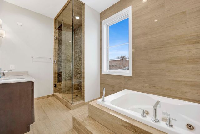 2144 W Erie Street, Chicago, IL 60612