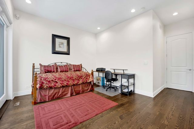 2144 W Erie Street, Chicago, IL 60612