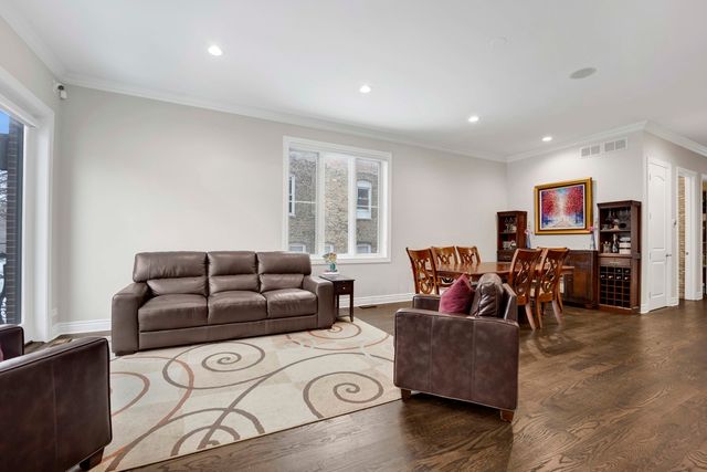 2144 W Erie Street, Chicago, IL 60612