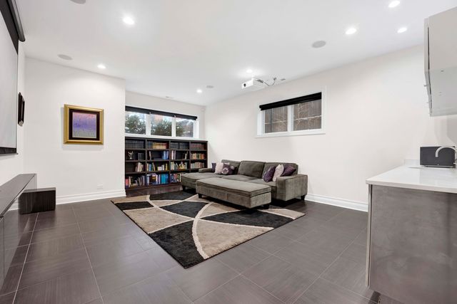 2144 W Erie Street, Chicago, IL 60612