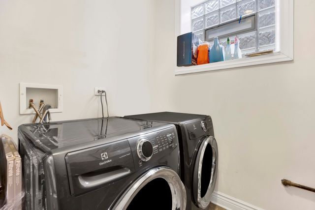 2144 W Erie Street, Chicago, IL 60612