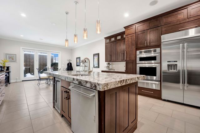 2144 W Erie Street, Chicago, IL 60612