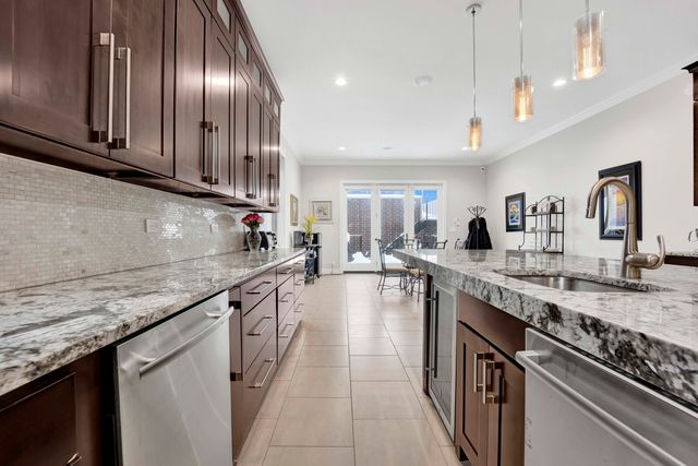 2144 W Erie Street, Chicago, IL 60612