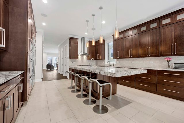 2144 W Erie Street, Chicago, IL 60612