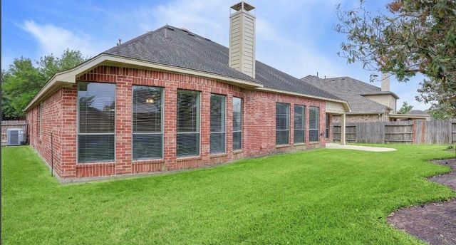 13301 Ravenlake Drive, Pearland, TX 77584