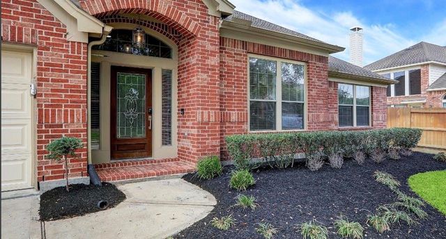 13301 Ravenlake Drive, Pearland, TX 77584