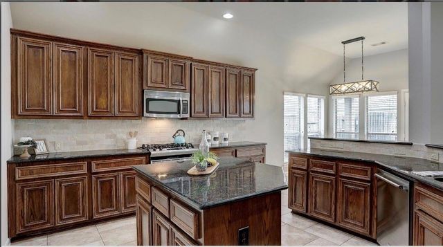 13301 Ravenlake Drive, Pearland, TX 77584