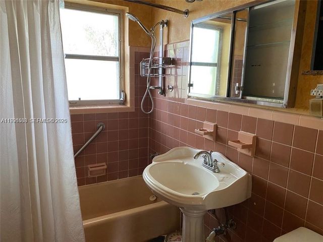 516 NE 28th Drive, Wilton Manors, FL 33334