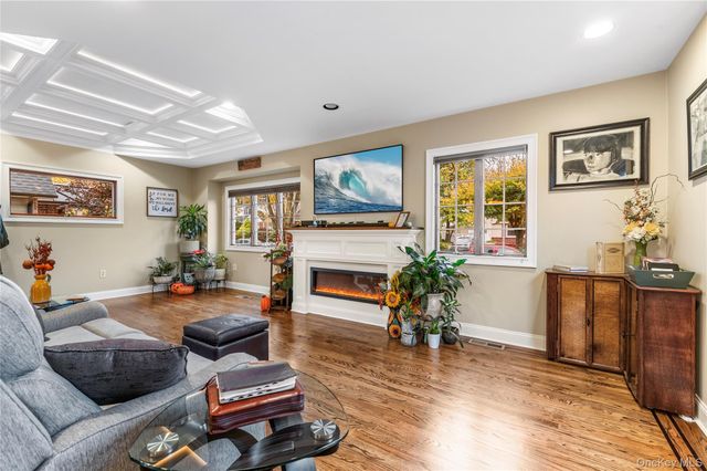 1041 N 4th Street, New Hyde Park, NY 11040