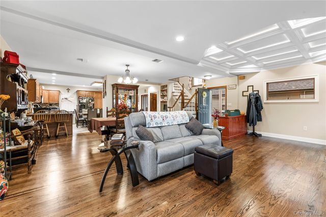 1041 N 4th Street, New Hyde Park, NY 11040