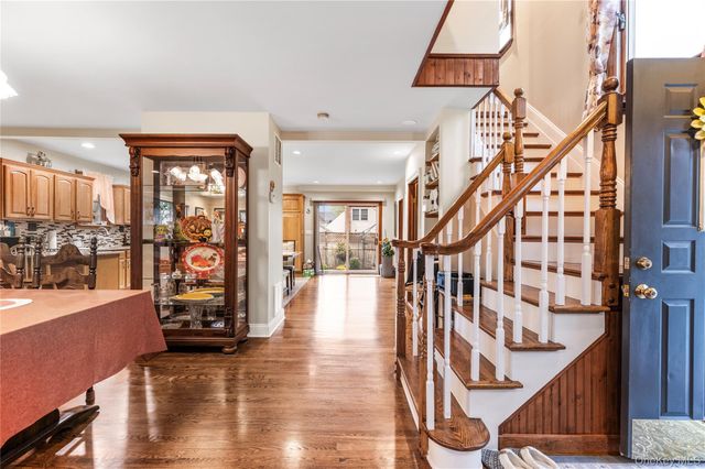 1041 N 4th Street, New Hyde Park, NY 11040