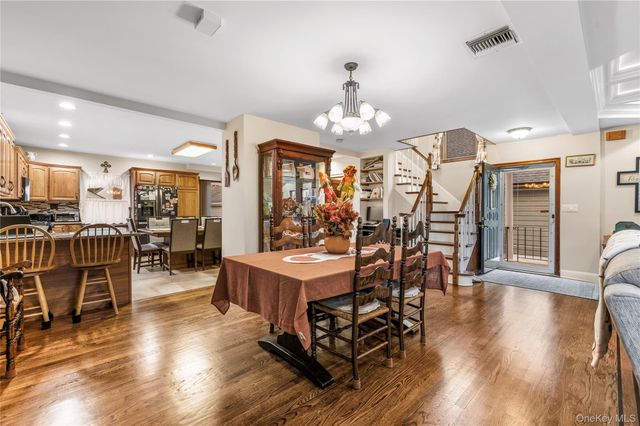 1041 N 4th Street, New Hyde Park, NY 11040