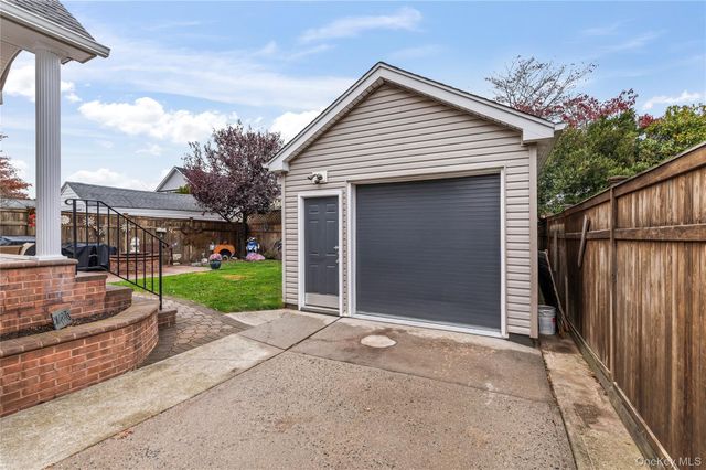 1041 N 4th Street, New Hyde Park, NY 11040