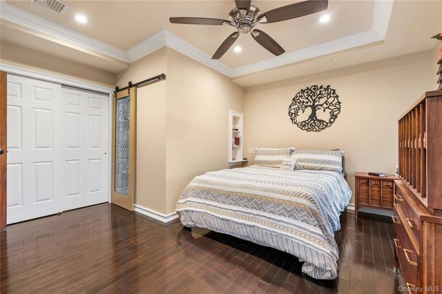 1041 N 4th Street, New Hyde Park, NY 11040