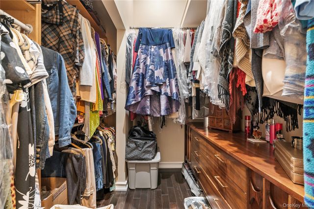 1041 N 4th Street, New Hyde Park, NY 11040