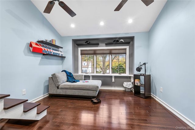 1041 N 4th Street, New Hyde Park, NY 11040