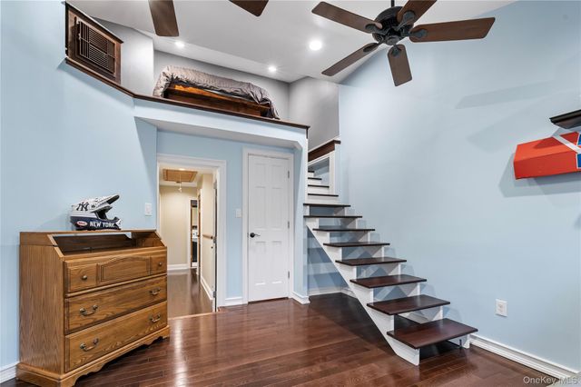 1041 N 4th Street, New Hyde Park, NY 11040