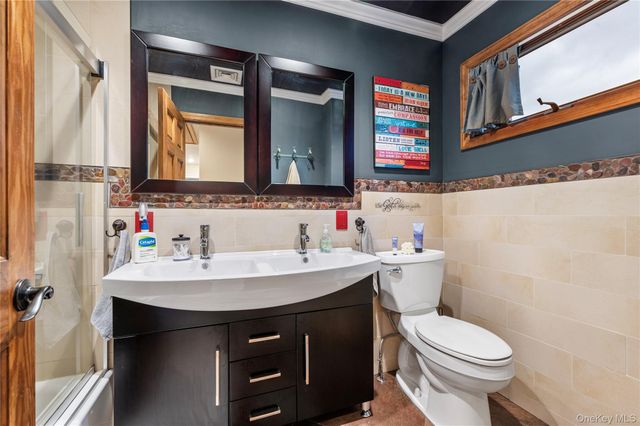 1041 N 4th Street, New Hyde Park, NY 11040