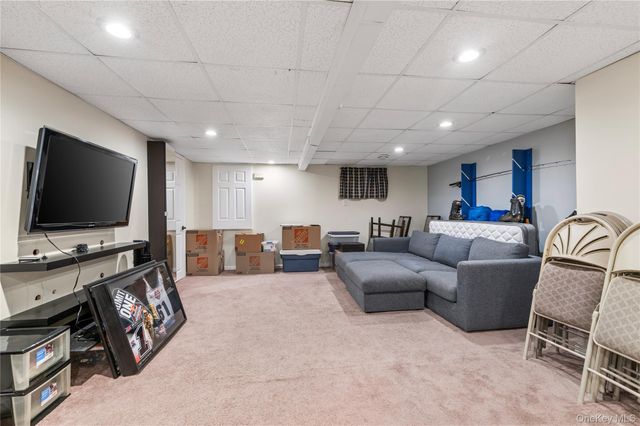 1041 N 4th Street, New Hyde Park, NY 11040