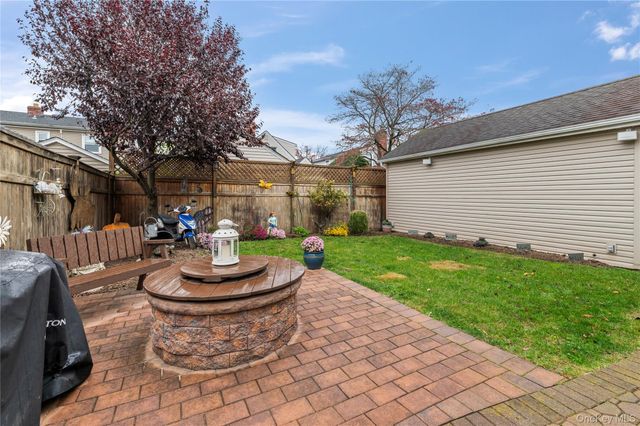 1041 N 4th Street, New Hyde Park, NY 11040