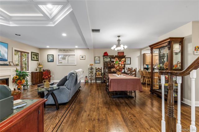 1041 N 4th Street, New Hyde Park, NY 11040