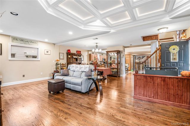 1041 N 4th Street, New Hyde Park, NY 11040