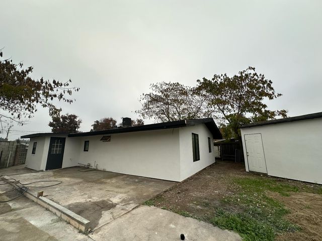 250 N 9th Ave, Oakdale, CA 95361