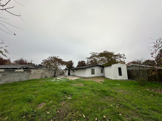 250 N 9th Ave, Oakdale, CA 95361