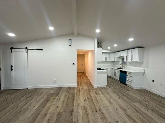 250 N 9th Ave, Oakdale, CA 95361