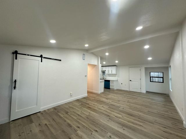 250 N 9th Ave, Oakdale, CA 95361