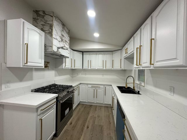 250 N 9th Ave, Oakdale, CA 95361