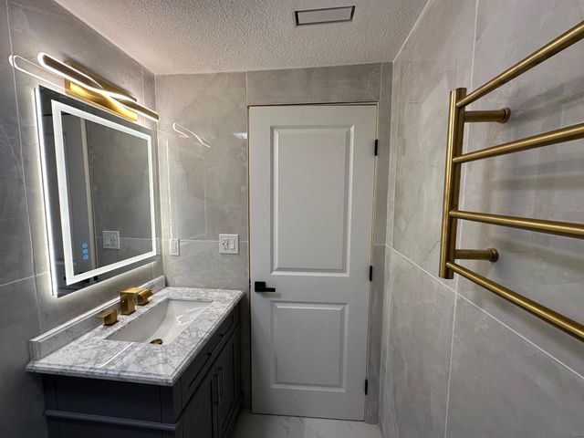 250 N 9th Ave, Oakdale, CA 95361