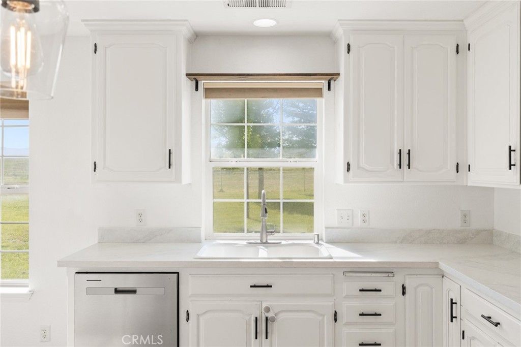 Image 27 of property listing at 5650 Janine Way, Corning, CA 96021