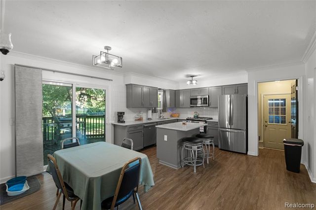 2481 S Genesee Road, Burton, MI 48519
