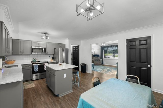 2481 S Genesee Road, Burton, MI 48519