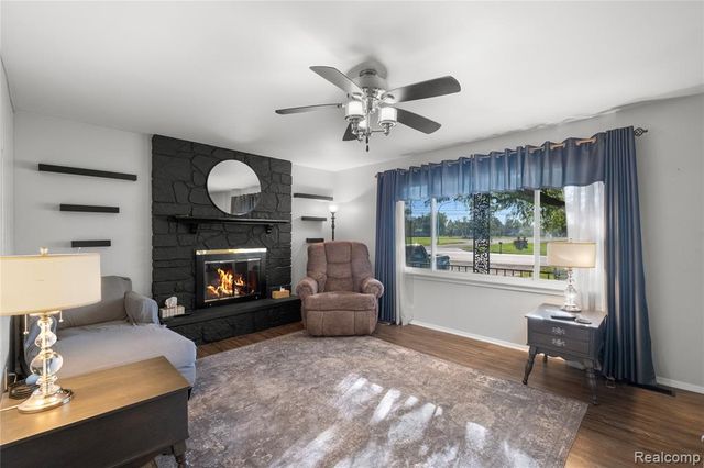 2481 S Genesee Road, Burton, MI 48519