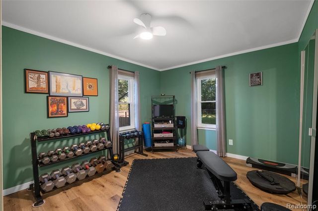 2481 S Genesee Road, Burton, MI 48519