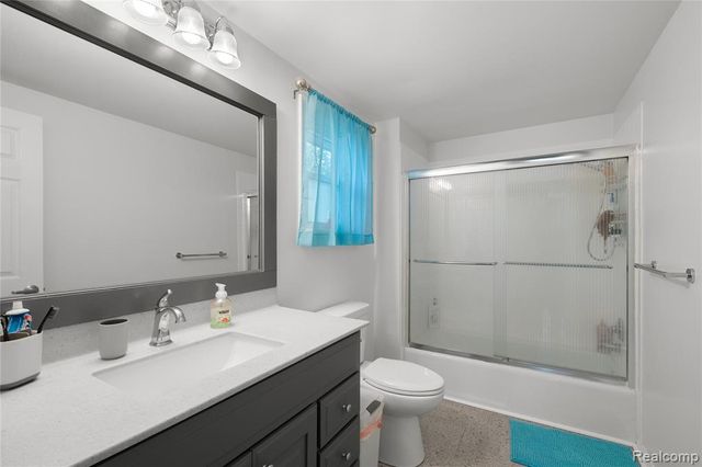 2481 S Genesee Road, Burton, MI 48519