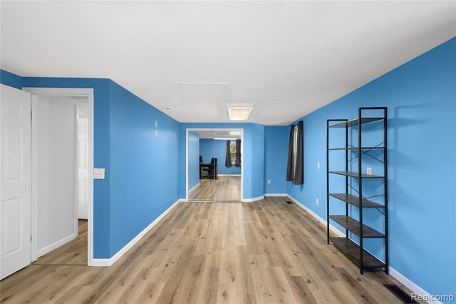 2481 S Genesee Road, Burton, MI 48519
