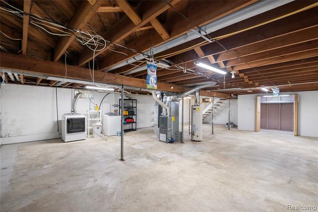 2481 S Genesee Road, Burton, MI 48519