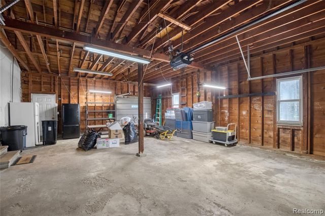 2481 S Genesee Road, Burton, MI 48519
