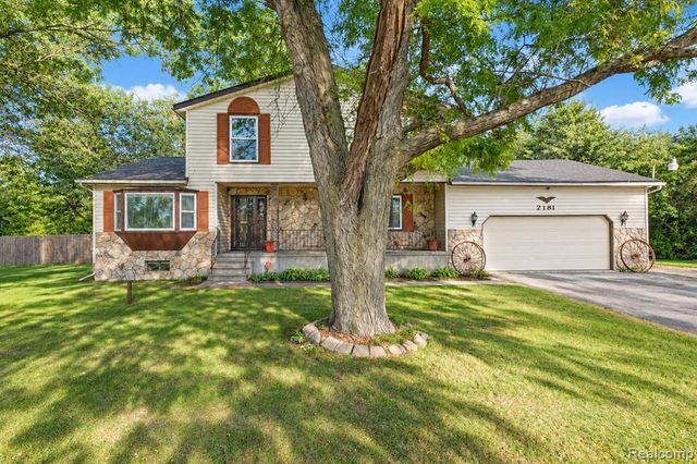 2481 S Genesee Road, Burton, MI 48519