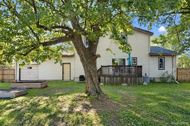 2481 S Genesee Road, Burton, MI 48519