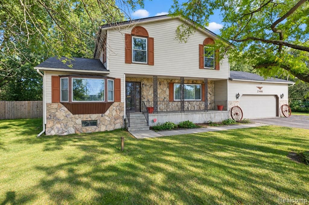 2481 S Genesee Road, Burton, MI 48519