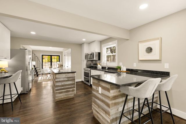 4000 ROBERTS RD, Fairfax, VA 22032